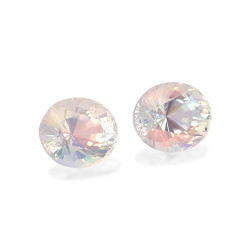 ovaalvormige witte regenboog maansteen van 3,98 karaat