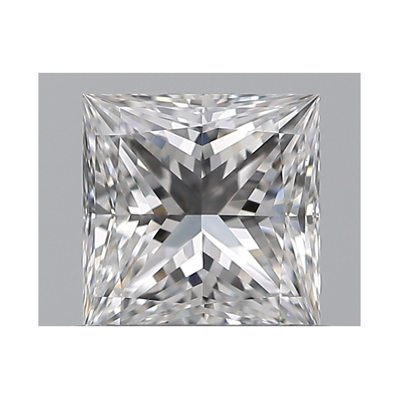 الماسة بشكل أميرة بوزن 0.6 قيراط