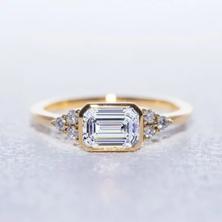 Eméra Diamond Ring