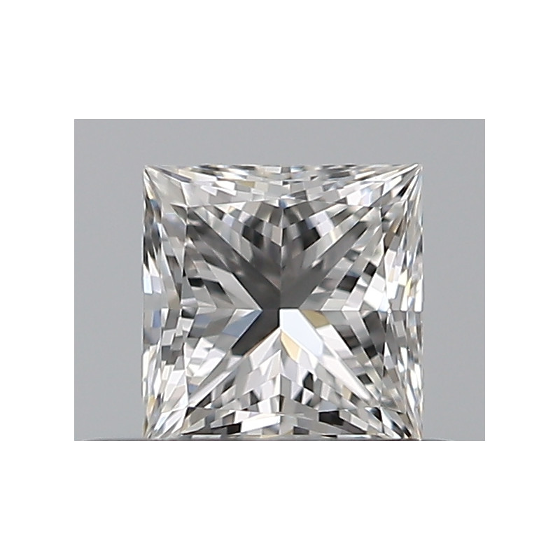 الماسة بشكل أميرة بوزن 0.39 قيراط