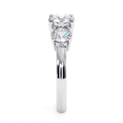 خاتم سوليتير Ylana Trilogy II – ماسة مركزية وماستان جانبيتان