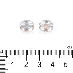 ovaalvormige witte regenboog maansteen van 7,97 karaat