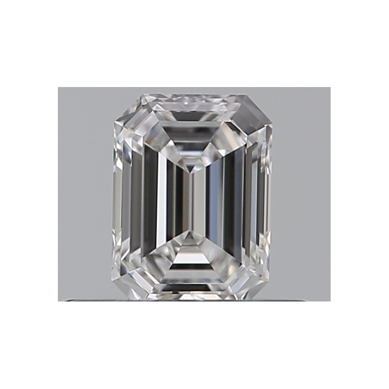 الماس على شكل زمرد بوزن 0.3 قيراط