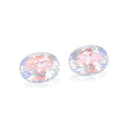 ovaalvormige witte regenboog maansteen van 6,80 karaat