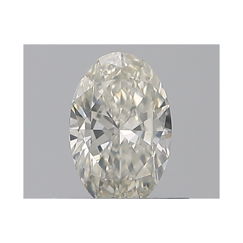 الماس على شكل بيضاوي بوزن 0.5 قيراط