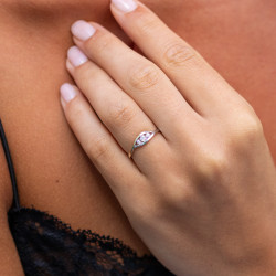 Anillo Yamina – Oro de 18K y Diamantes Naturales l Celinni