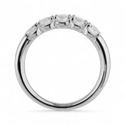Frédérique Ring – 18K Gold and Natural Diamonds l Celinni
