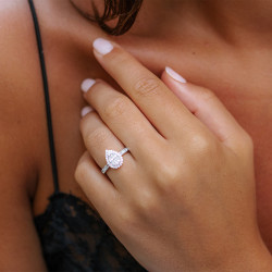 Anillo Dora Pera – Oro de 18K y Diamantes Naturales Celinni