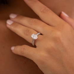 Carmen Engagement Ring | 18K Gold and Natural Diamonds