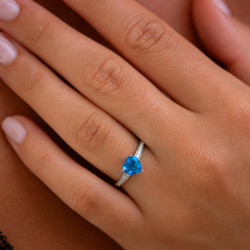 Louise Aquamarine Ring – 18K Gold and Natural Diamonds