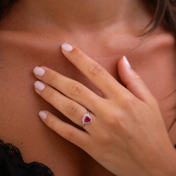 Anillo Rubí Corazón Lisa – Oro de 18K y Diamantes Naturales