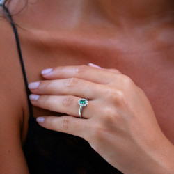 Jenna Emerald Ring – 18K Gold & Natural Diamonds Celinni