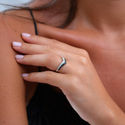 Anillo de Diamantes Negros Isabelle – Oro de 18k y Diamantes