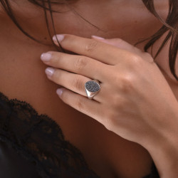 Anillo Diamantes Negros Isadora – Oro de 18K y Diamantes Naturales