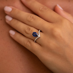 Anillo Zafiro Azul Kelly – Oro de 18K y Diamantes Naturales