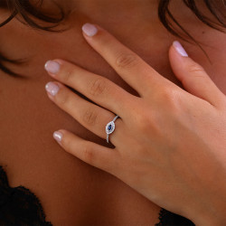 خاتم Lilou Marquise بالياقوت الأزرق – ذهب عيار 18 قيراط وألماس