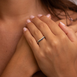 Laura Blue Sapphire Ring – 18K Gold & Natural Diamonds