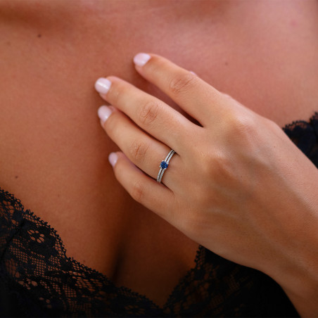 Anillo de Zafiro Azul y Diamantes Naturales Lara en Oro de 18K