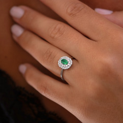 Mathilde Oval Emerald Ring – 18K Gold and Natural Diamonds