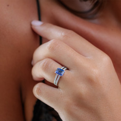 Marthe Blue Sapphire Ring – 18K Gold and Natural Diamonds