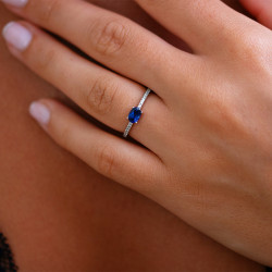 Anillo Zafiro Azul Marianne – Oro de 18K y Diamantes Naturales