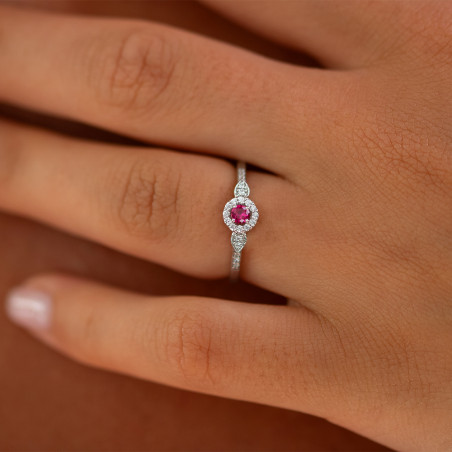 Anillo de Rubí Redondo y Diamantes Naturales Zahra en Oro de 18K