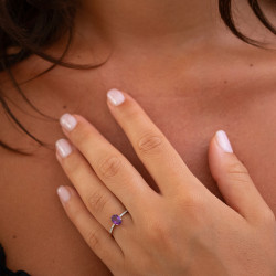 خاتم Monica بأمتيست بيضاوية – ذهب عيار 18 قيراط وألماس طبيعي