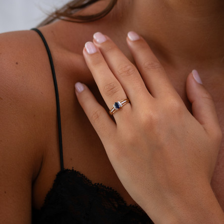 Anillo de Zafiro Azul Ovalado Margaux en Oro de 18K con Halo de Diamantes Naturales