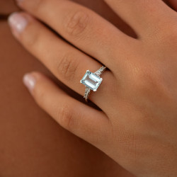 Anillo Aguamarina Madeleine – Oro de 18K y Diamantes Naturales