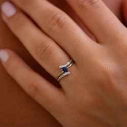 Anillo Zafiro Azul Maëlle – Oro de 18K y Diamantes Naturales