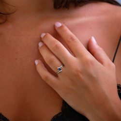 Anillo Zafiro Azul Maëlle – Oro de 18K y Diamantes Naturales