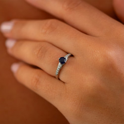 Anillo Zafiro Azul Lise – Oro de 18K y Diamantes Naturales