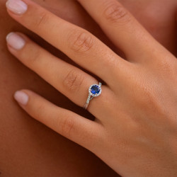 Leslie Blue Sapphire Ring – 18K Gold and Natural Diamonds