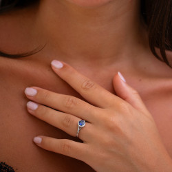 Anillo Zafiro Azul Leslie – Oro de 18K y Diamantes Naturales