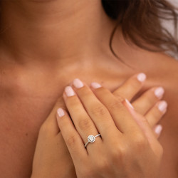 Anillo Clara Ovalado – Oro de 18K y Diamantes Naturales