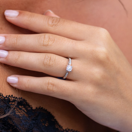 Delia Ring in 18K Gold with Natural Diamonds