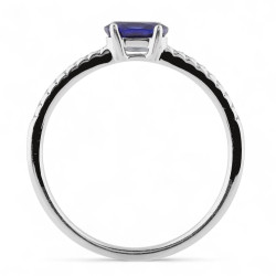 Marianne Blue Sapphire Ring – 18K Gold and Natural Diamonds