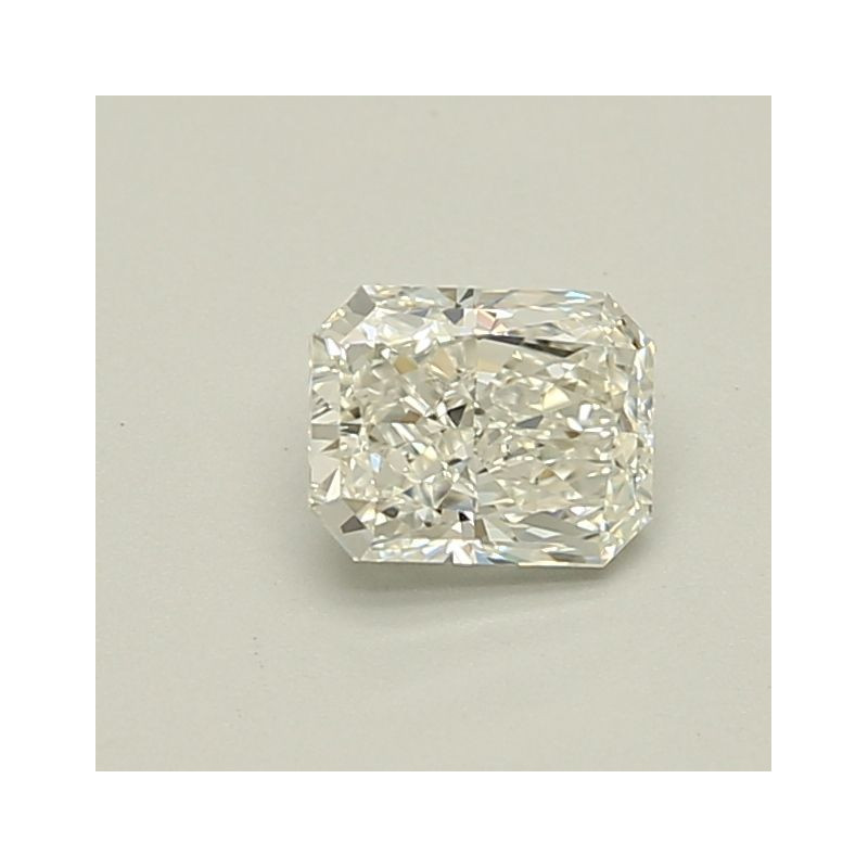 الماس بشكل مشع بوزن 0.7 قيراط