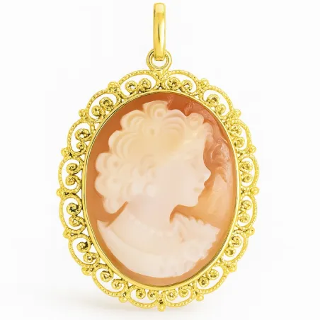 Cameo Pendant with Classic Profile and Scalloped Frame