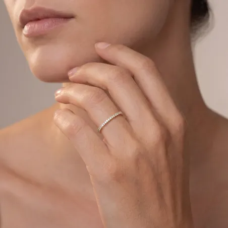 Flash Sale: LOVE Halve Alliancering met Witte Diamanten in Geelgoud