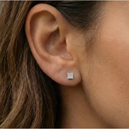 Flash Sale: Sora earrings in 18 karat white gold with natural diamonds