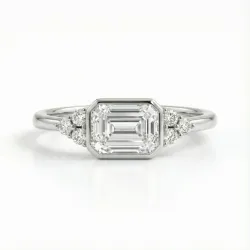 Anillo Eméra con diamante talla esmeralda pavé en oro 18K