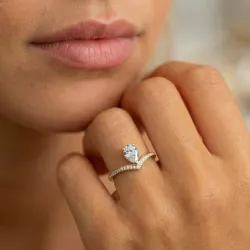 Anillo Diana con diamante talla pera pavé en oro 18K