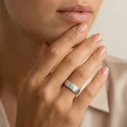 Alianza Accordé Oro 18K y Diamantes Naturales 0,06 ct