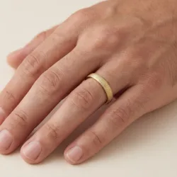 Courbe Trouwring 18K Geelgoud – Vloeiend Design | Celinni