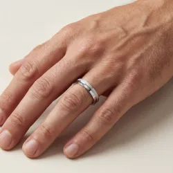 Clarae Trouwring 18K Witgoud – Gesatineerde Afwerking