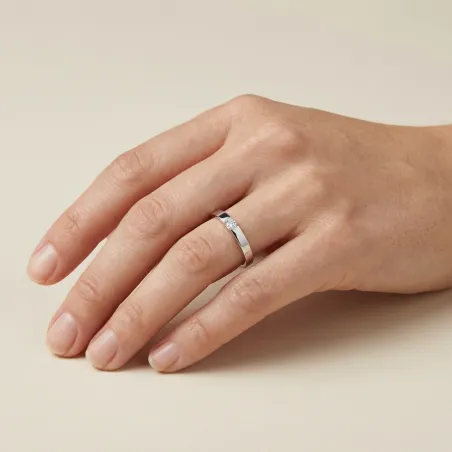 Lira Ehering aus 18K Weißgold & natürlichem Diamant