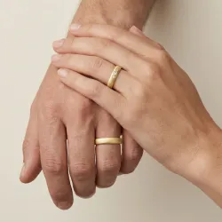 Elyon Ehering aus 18K Gelbgold &ndash; Satiniert 4 mm | Celinni