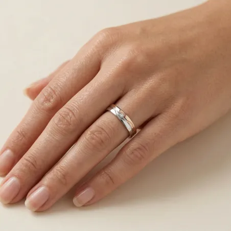 Nivra Ehering aus 18K Gold & natürlichem Diamant