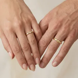 Solis 18K Yellow Gold Natural Diamond Wedding Band | Celinni